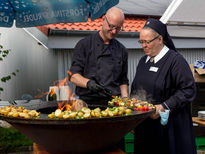 Küchenchef Enrico Meder und Hausleiterin Sr. M. Birgitta